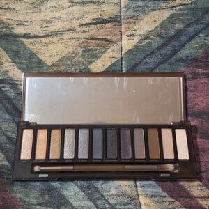 Urban Decay Naked Smoky Eyeshadow Palette BNIB + Brush (With Box)